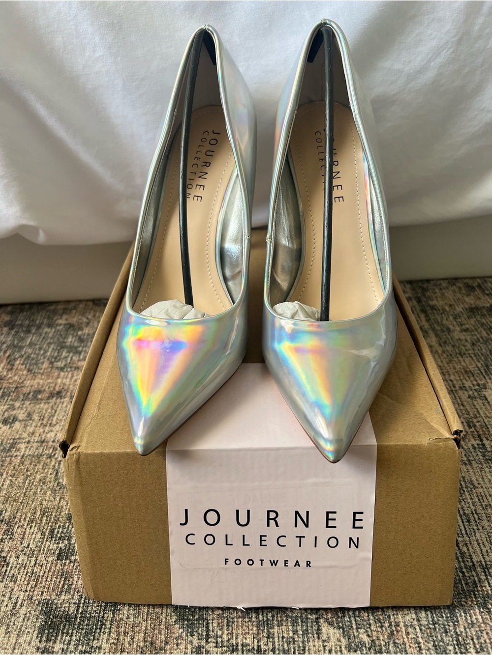 NEW Journee Collection Dabnie Iridescent Silver Stiletto Pumps Heels Size 9.5